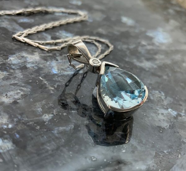 9ct White Gold Pear Shaped Blue Topaz & Diamond Pendant - Image 4