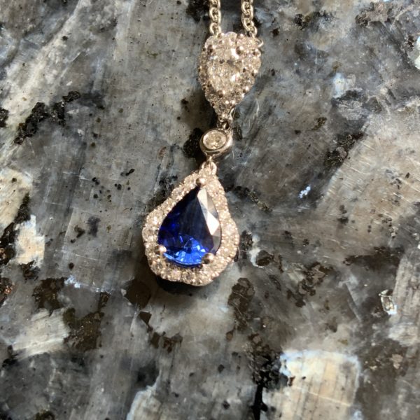 18ct White Gold Stunning Sapphire and Diamond Pendant