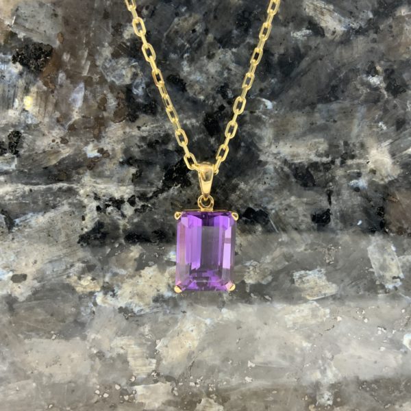 9ct Yellow Gold Rectangular Amethyst Claw Set Pendant