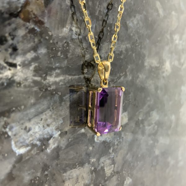 9ct Yellow Gold Rectangular Amethyst Claw Set Pendant - Image 2