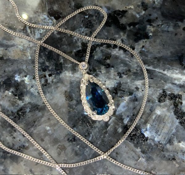 9ct White Gold London Blue Topaz Pear & Diamond Pendant - Image 4