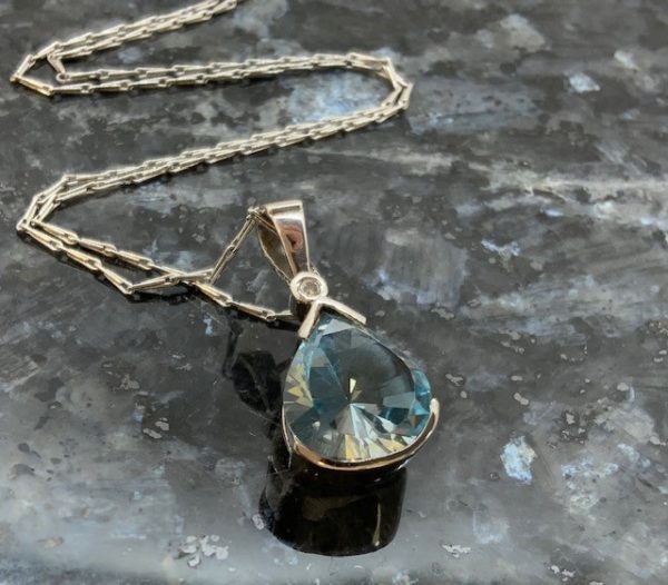 9ct White Gold Pear Shaped Blue Topaz & Diamond Pendant - Image 3
