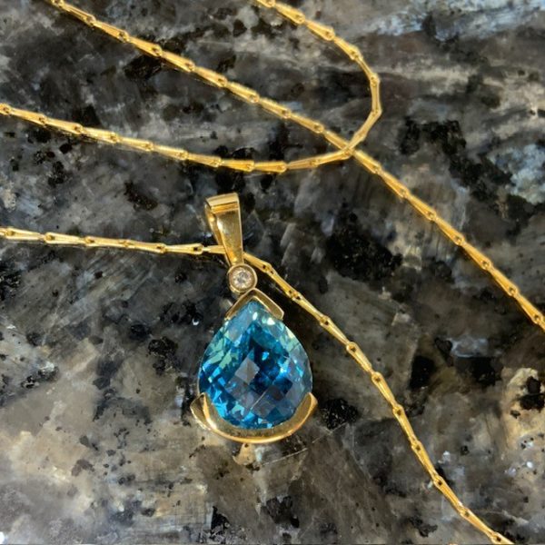9ct Gold Blue Topaz Pear Pendant With Small Diamond - Image 2