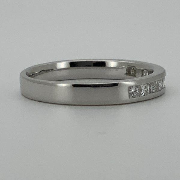 18ct Princess Diamond Cut 11 Stone Eternity Style Ring - Image 2