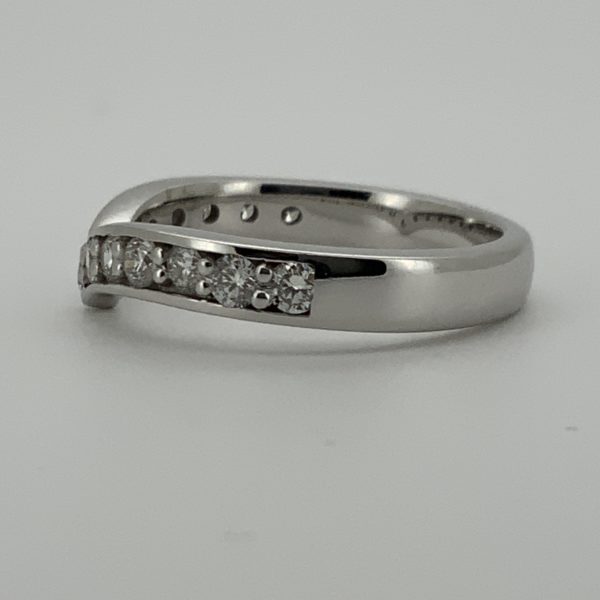 18ct Diamond 12 Stone Wishbone Eternity Style Ring - Image 4