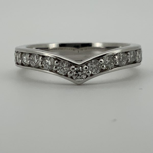 18ct Diamond 12 Stone Wishbone Eternity Style Ring - Image 2