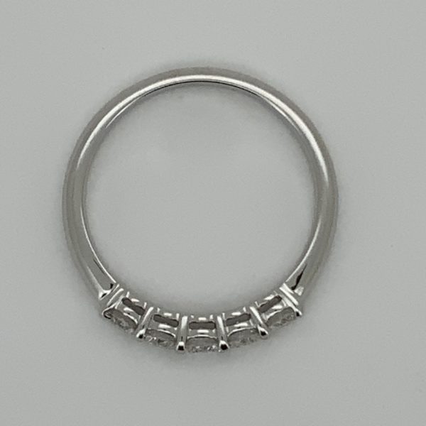 18ct Diamond 5 Stone Eternity Style Ring - Image 5