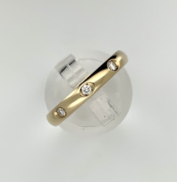9ct 3mm Yellow Gold Wedding Band with 3 Diamonds