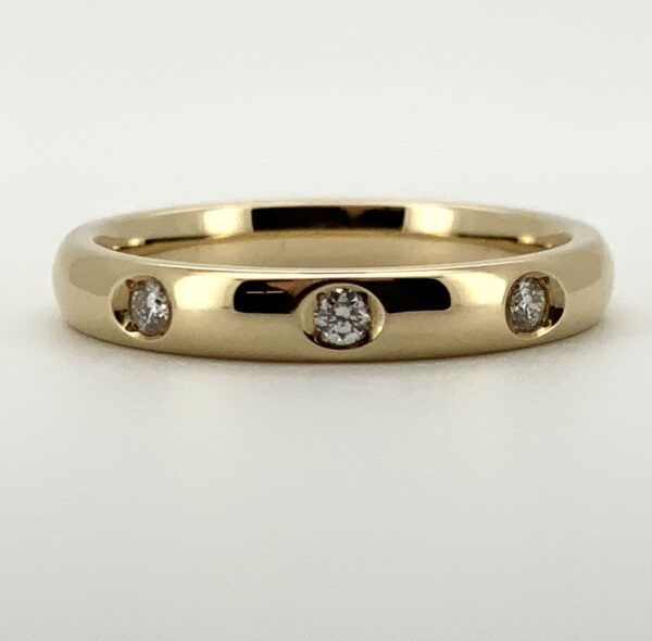 9ct 3mm Yellow Gold Wedding Band with 3 Diamonds - Image 2
