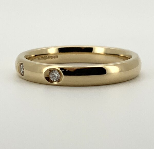 9ct 3mm Yellow Gold Wedding Band with 3 Diamonds - Image 5