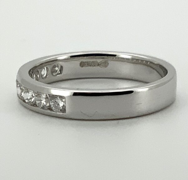 18ct White Gold Diamond 9 Stone Eternity Ring 0.47ct - Image 4
