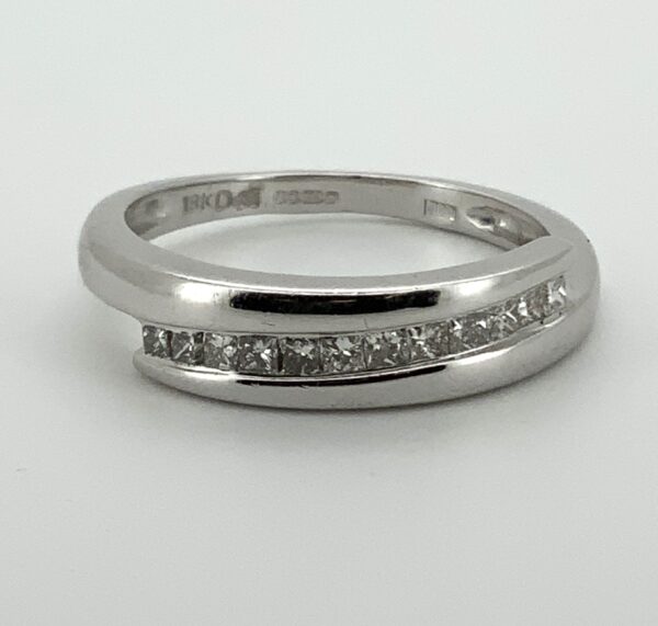 18ct White Gold 12 Diamond Crossover Eternity Ring 0.25cts - Image 4