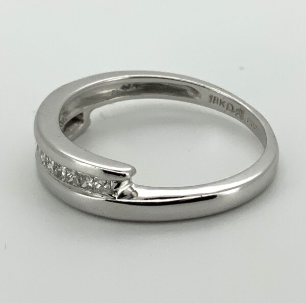 18ct White Gold 12 Diamond Crossover Eternity Ring 0.25cts - Image 3