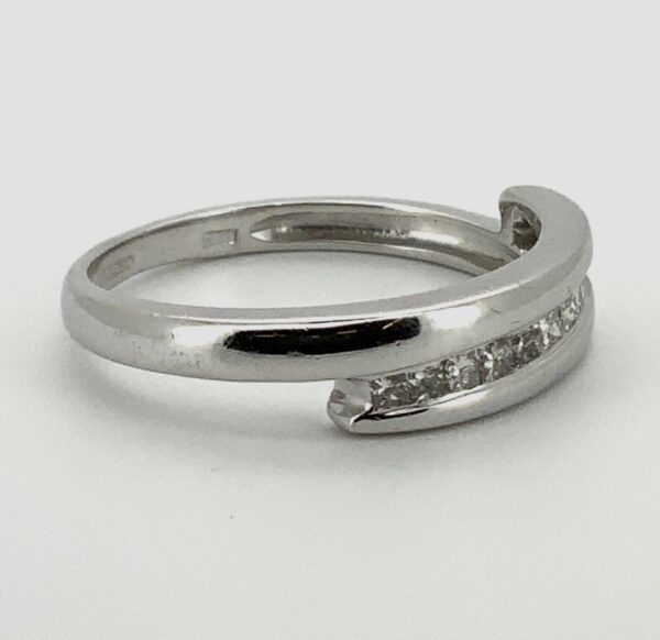 18ct White Gold 12 Diamond Crossover Eternity Ring 0.25cts - Image 5