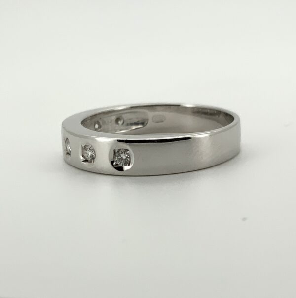 9ct Diamond 7 Stone Eternity Style Ring - Image 5
