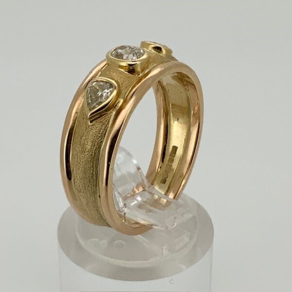 Handmade 18ct oval and pear diamond ring 0.62cts - Image 3