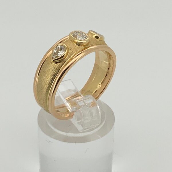 Handmade 18ct oval and pear diamond ring 0.62cts - Image 2