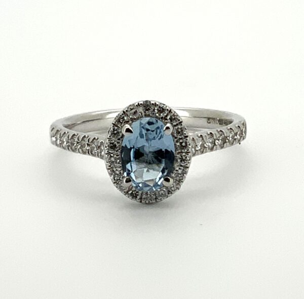 18ct White Gold Aquamarine & Diamond Cluster Ring - Image 2