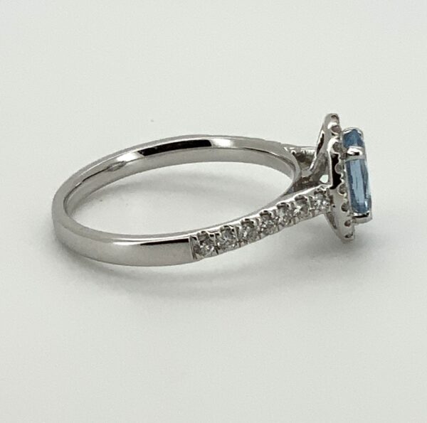 18ct White Gold Aquamarine & Diamond Cluster Ring - Image 4