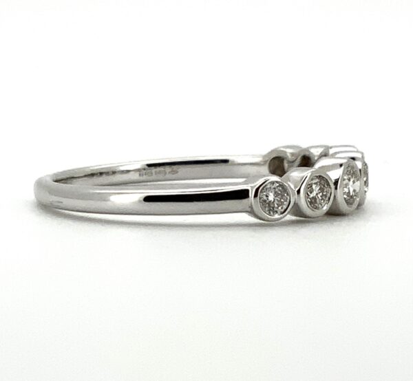 18ct White Gold 7 Graduated Diamond Ring 0.32ct - Image 4