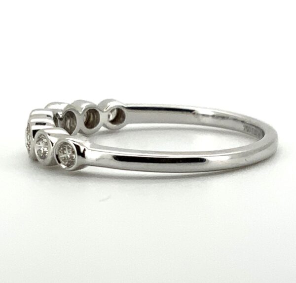 18ct White Gold 7 Graduated Diamond Ring 0.32ct - Image 3