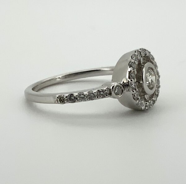 18ct White Gold Diamond Open Cluster Ring 0.39ct - Image 4