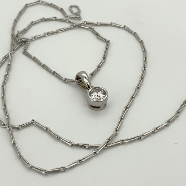 9ct White Gold Rubover Diamond Pendant 0.20ct - Image 3