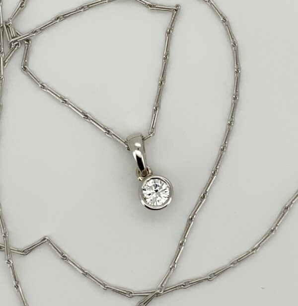 9ct White Gold Rubover Diamond Pendant 0.20ct - Image 4