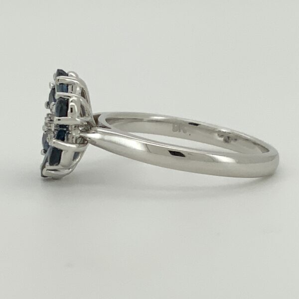 9ct Sapphire & Diamond Daisy Cluster Ring - Image 4