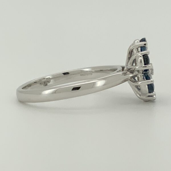 9ct Sapphire & Diamond Daisy Cluster Ring - Image 3