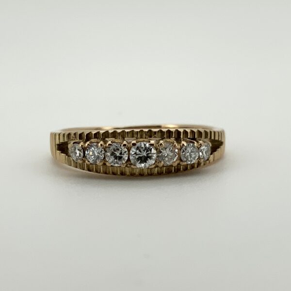Pre Owned 14ct Yellow Gold 7 Graduated Diamond Ring - Image 2