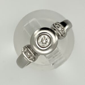 Pre Owned18ct White Gold Diamond Rub Over Ring 0.15cts
