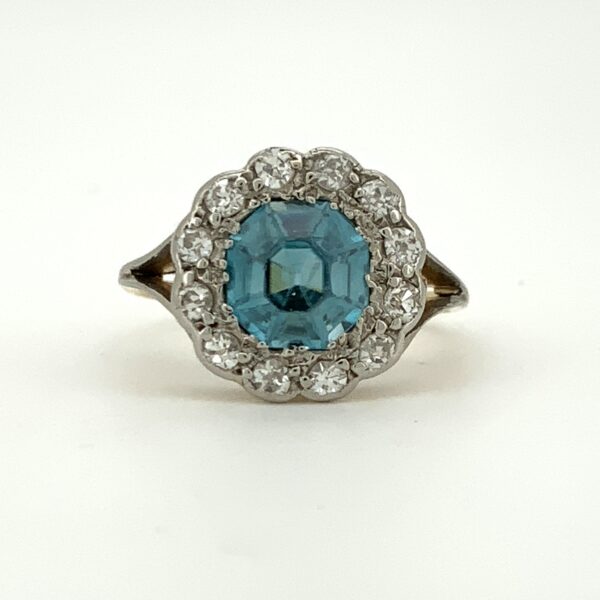 Pre Owned18ct White Gold Blue Zircon & Diamond Cluster Ring - Image 5