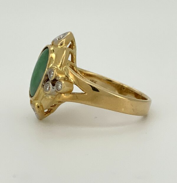Pre Owned 18ct Yellow Gold Jade & Diamond Ring - Image 4