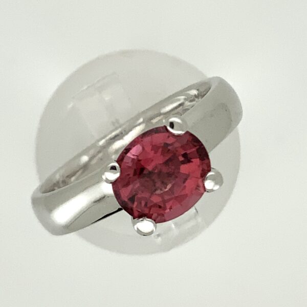 Pre Owned 18ct White Gold Pink Stone Ring