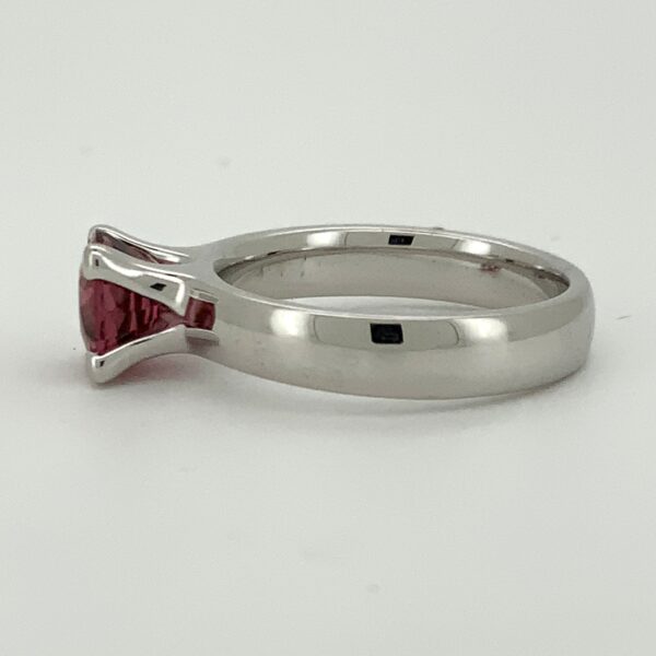 Pre Owned 18ct White Gold Pink Stone Ring - Image 4