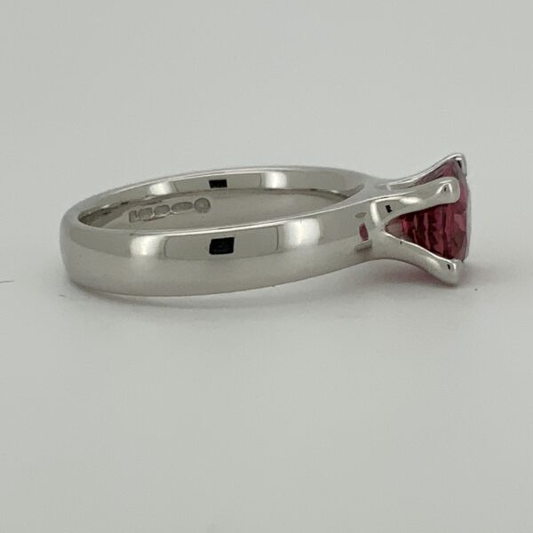 Pre Owned 18ct White Gold Pink Stone Ring - Image 3