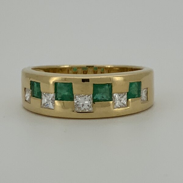 Pre Owned 18ct Yellow Gold Emerald & Diamond Ring - Image 5