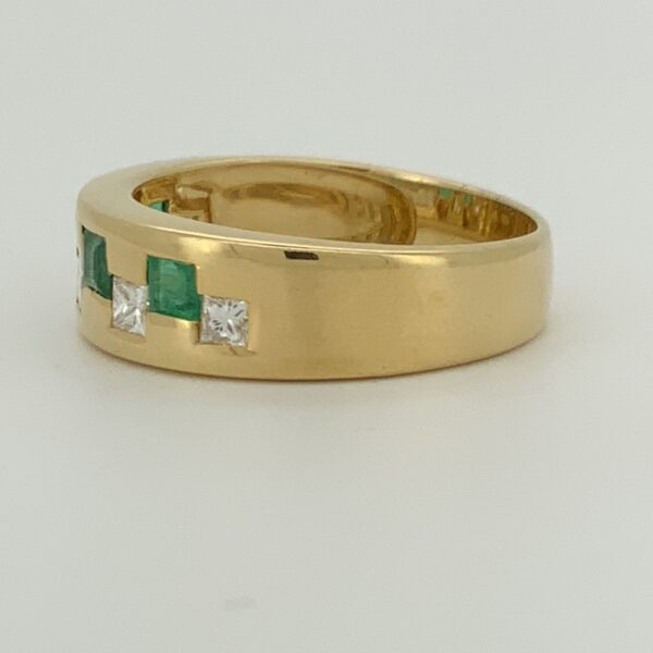 Pre Owned 18ct Yellow Gold Emerald & Diamond Ring - Image 4