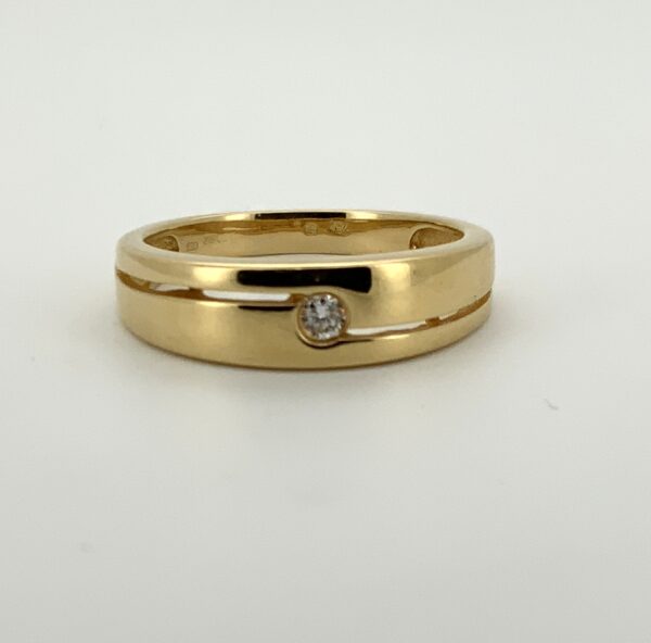 Pre Owned 18ct Yellow Gold Split Shank Design Diamond Ring - Image 6