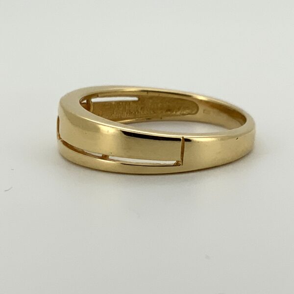 Pre Owned 18ct Yellow Gold Split Shank Design Diamond Ring - Image 5