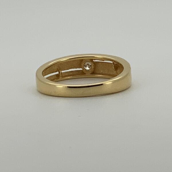 Pre Owned 18ct Yellow Gold Split Shank Design Diamond Ring - Image 2