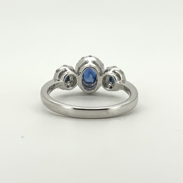 18ct White Gold Triple Cluster Sapphire & Diamond Ring - Image 6