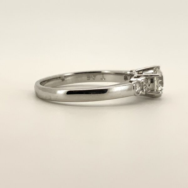 18ct White Gold 5 Diamond Ring 0.96ct - Image 4