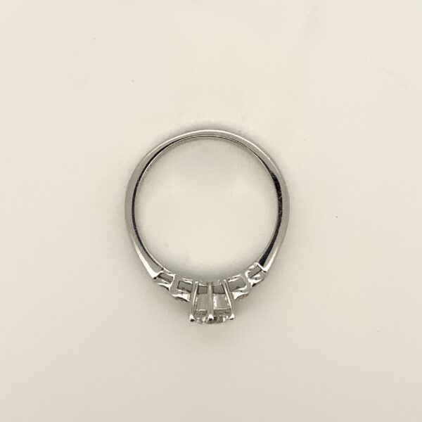 18ct White Gold 5 Diamond Ring 0.96ct - Image 6