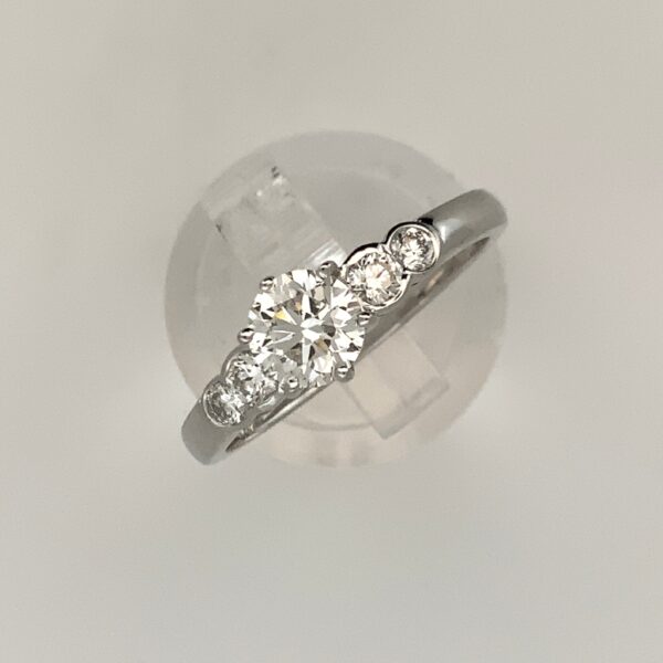 18ct White Gold 5 Diamond Ring 0.96ct